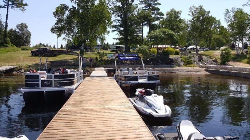 Highlands Four Season Resort Calabogie Buitenkant foto